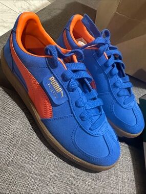 PUMA Blue & Orange Suede Sneaker size adult 6